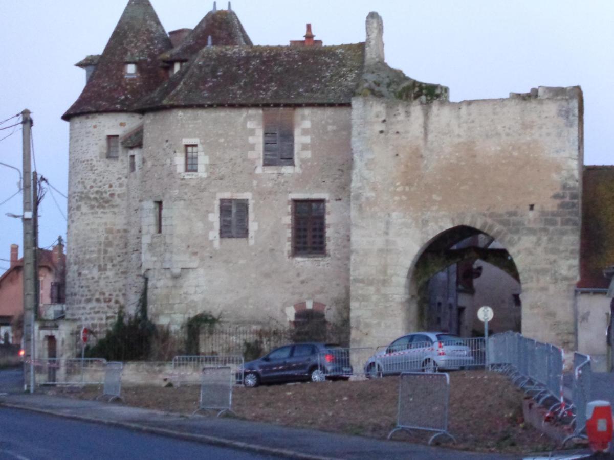 Auberge De La Tour Mennetou-sur-Cher Exterior foto